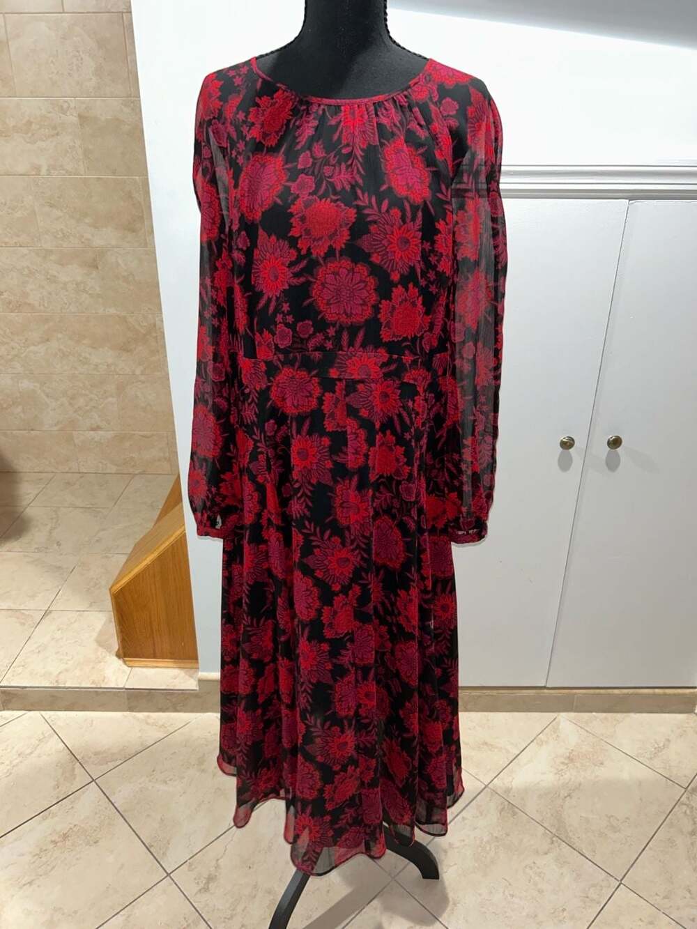 Tommy Hilfiger Women's Size 14 Black Red Floral Chiffon Long Sleeve Maxi Dress